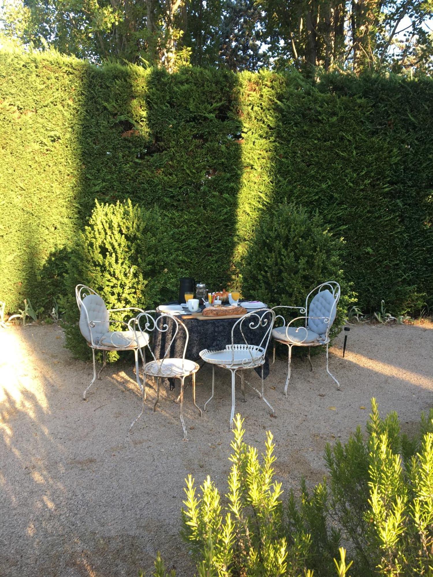 B&B Chambre De Julie Le Jardin Везон ла Ромен Екстериор снимка