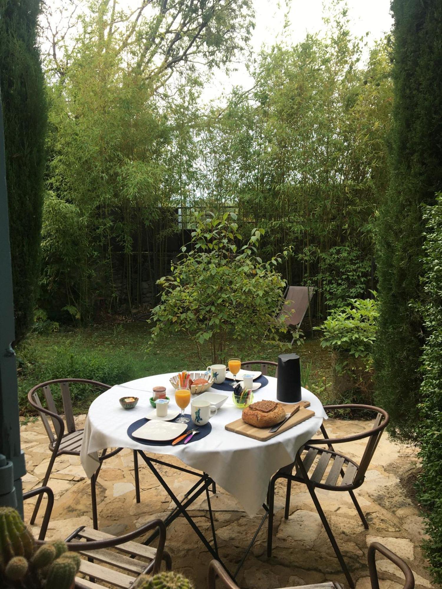 B&B Chambre De Julie Le Jardin Везон ла Ромен Екстериор снимка